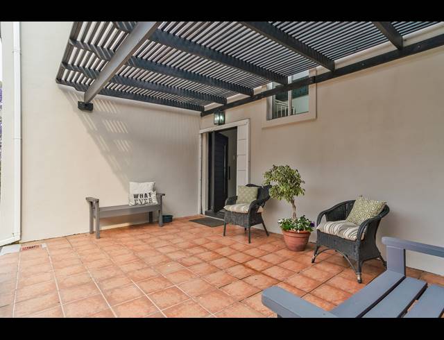 5 BEDROOM HOUSE SOLD IN BEVERLEY HILLS